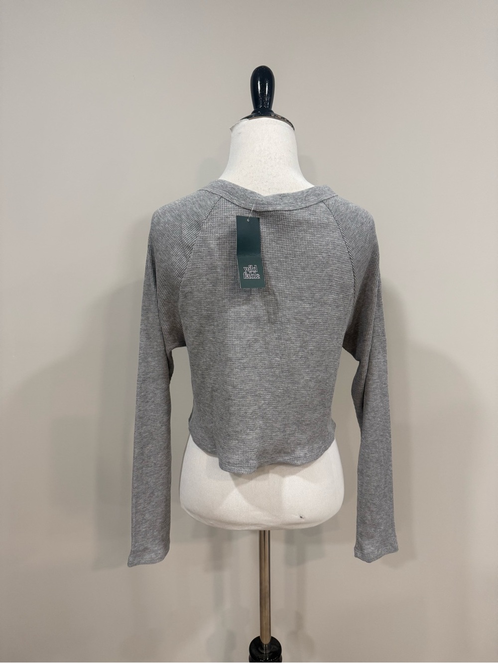 Wild Fable Women’s XS Gray Waffle Knit Cropped Long Sleeve Split Neck Top NWT - Picture 3 of 7